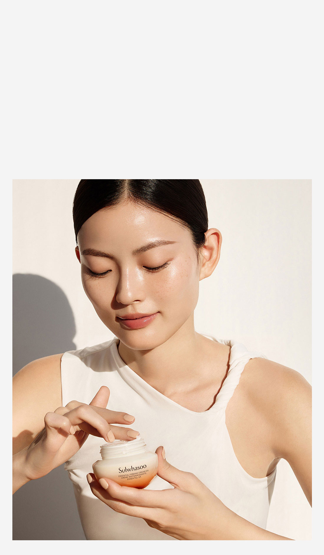 Sulwhasoo,International,04DAILY ROUTINE FOR VISIBLY FIRM1-MINUTE MASSAGE FORTHE FACE & NECK