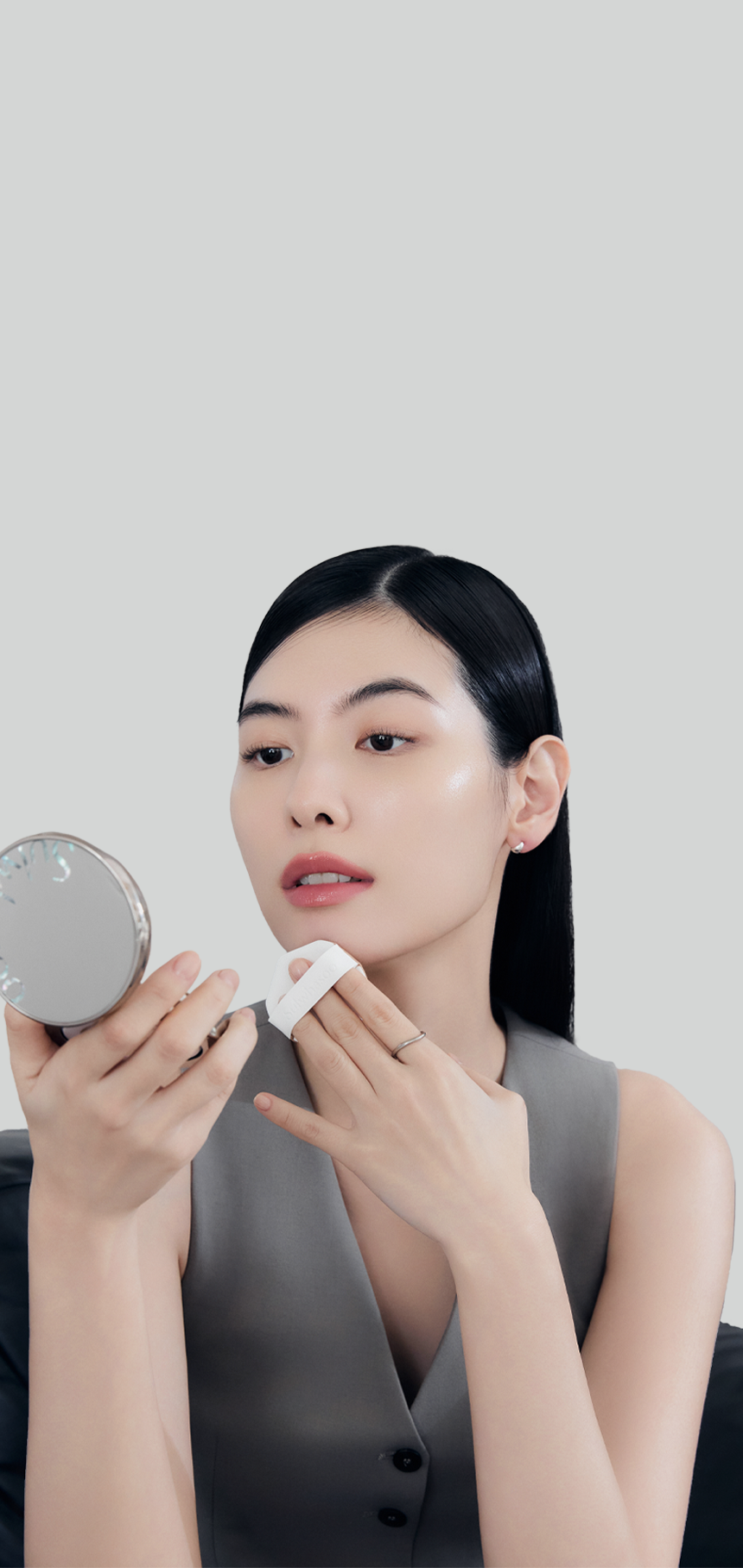Sulwhasoo,International,<p><span style="color: rgb(0, 0, 0)"><sub>FEATHER-LIGHT,</sub></span></p><p><span style="color: rgb(0, 0, 0)"><sub>WEIGHTLESS COVERAGE</sub></span></p><p><span style="color: rgb(0, 0, 0)"><sub>POWERED BY KEY INGREDIENT</sub></span></p><p><span style="color: rgb(0, 0, 0)"><sub>OF FIRST CARE ACTIVATING SERUM*</sub></span></p>