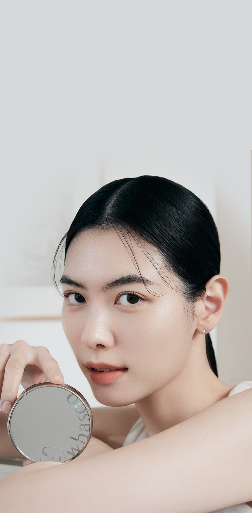 Sulwhasoo,International,<p><span style="color: rgb(0, 0, 0)">FLAWLESS SKIN THAT</span></p><p><span style="color: rgb(0, 0, 0)">LOOKS AS IF YOU JUST</span></p><p><span style="color: rgb(0, 0, 0)">FINISHED TOUCH-UPS</span></p>