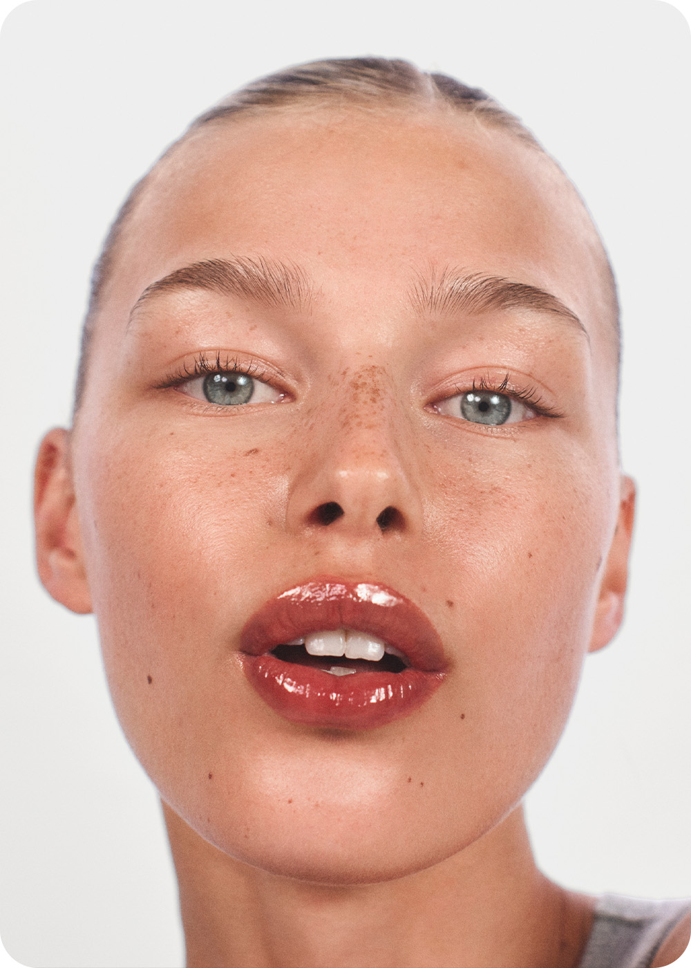 LANEIGE,International,<p><span style="color: #D25455"><sub>Color that stays. Moisture that lasts.</sub></span></p><p><span style="color: #D25455">Water-Oil Tint</span></p>