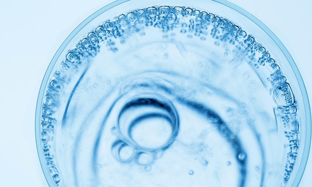 Foam and water bubbles symbolizing Aestura’s gentle cleansing effect