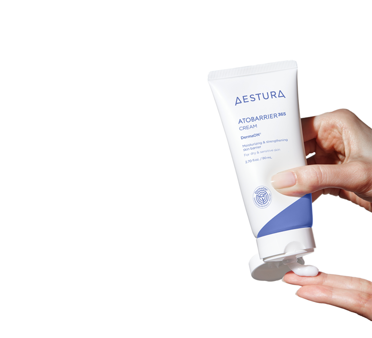 AESTURA アトバリア365クリームを指に取って使用している様子。